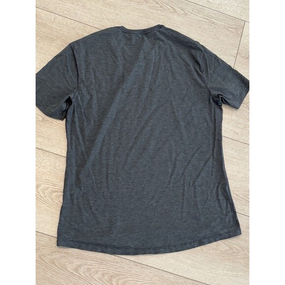 Lululemon Shirt Men’s Large Tee Active Gym Workout Athleisure V-neck Shirt - Picture 6 of 6
